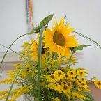 letní květinová výzdoba chrámu, slunečnice